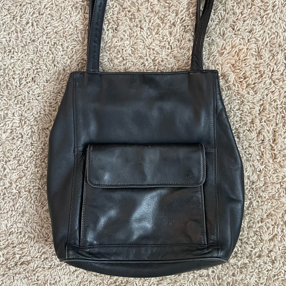Classic Vintage 90s Black Leather Shoulder Purse